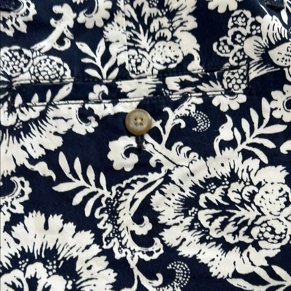 GAP Blue and White Floral Bermudas Tailored Fit - Picture 4 of 4